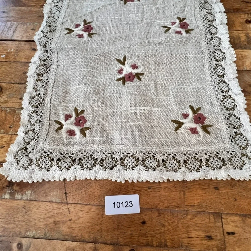 Vtg Austrian Übelhör Linen Blend Table Runner Lace Trim Floral Embroidery